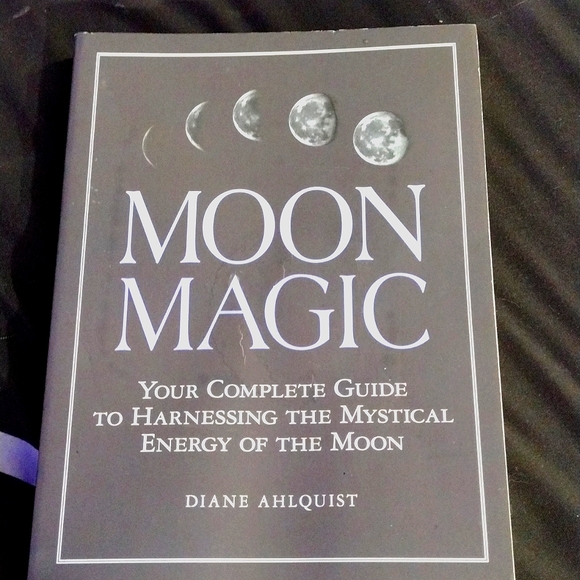 Moon🌛🌝🌜 Magic Book - Picture 1 of 12